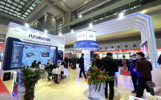 深圳八方通达科技 工业园里的留守工人：三地工友团圆过年