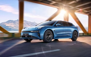 创极科技 综合毛利率191%创历史最高 极氪科技一季度实现营收220亿元